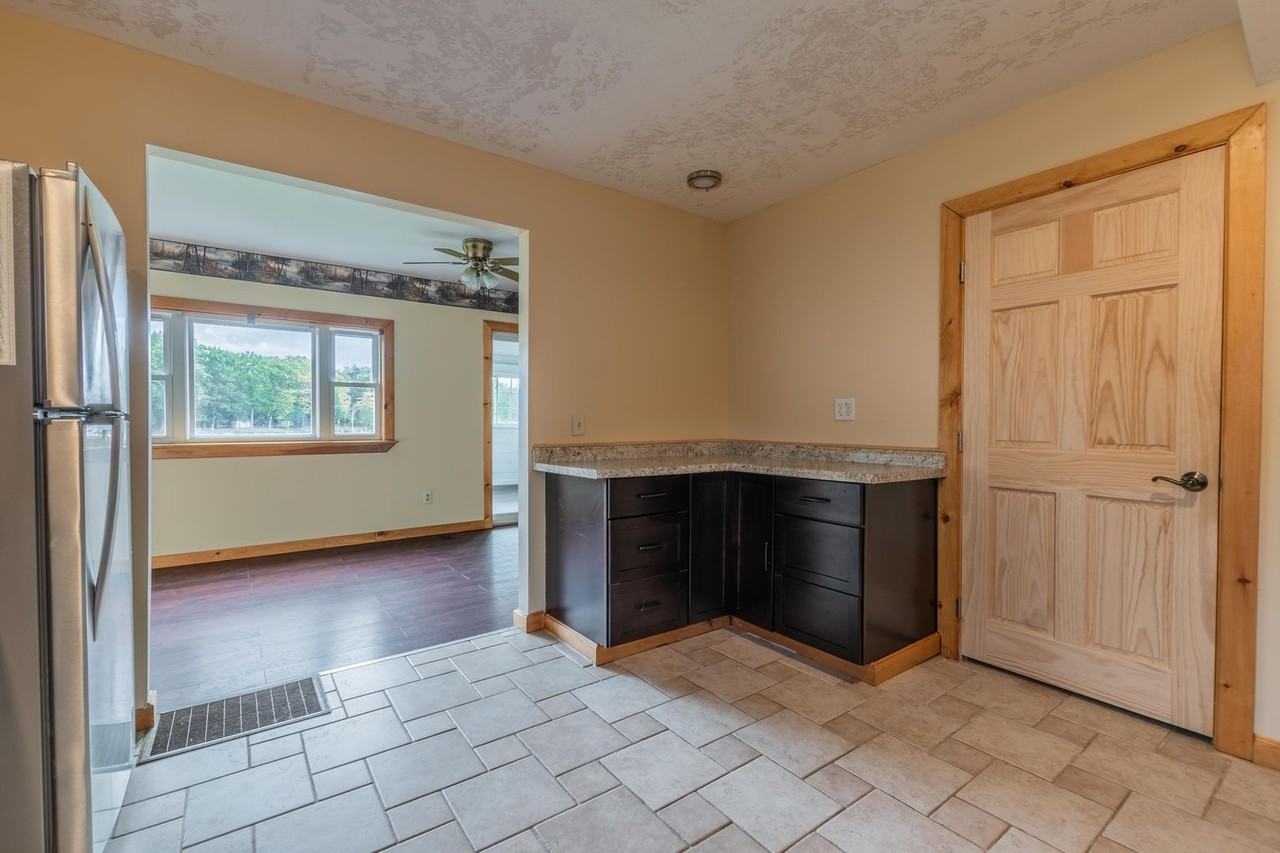 15756 Maynard Ave S - Photo 2 of 22