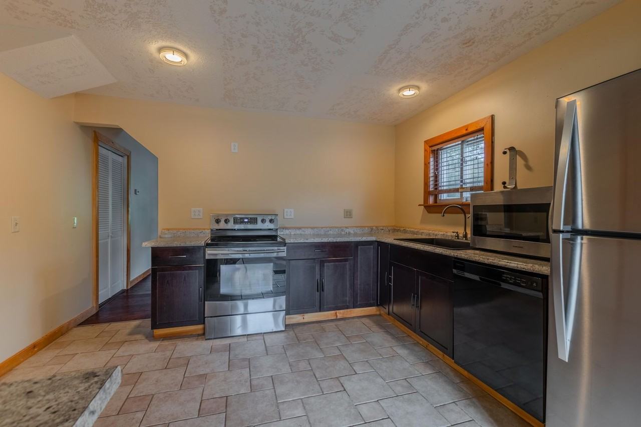 15756 Maynard Ave S - Photo 3 of 22