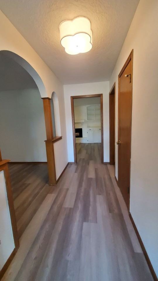 1207 Greenbriar Court - Photo 4 of 27