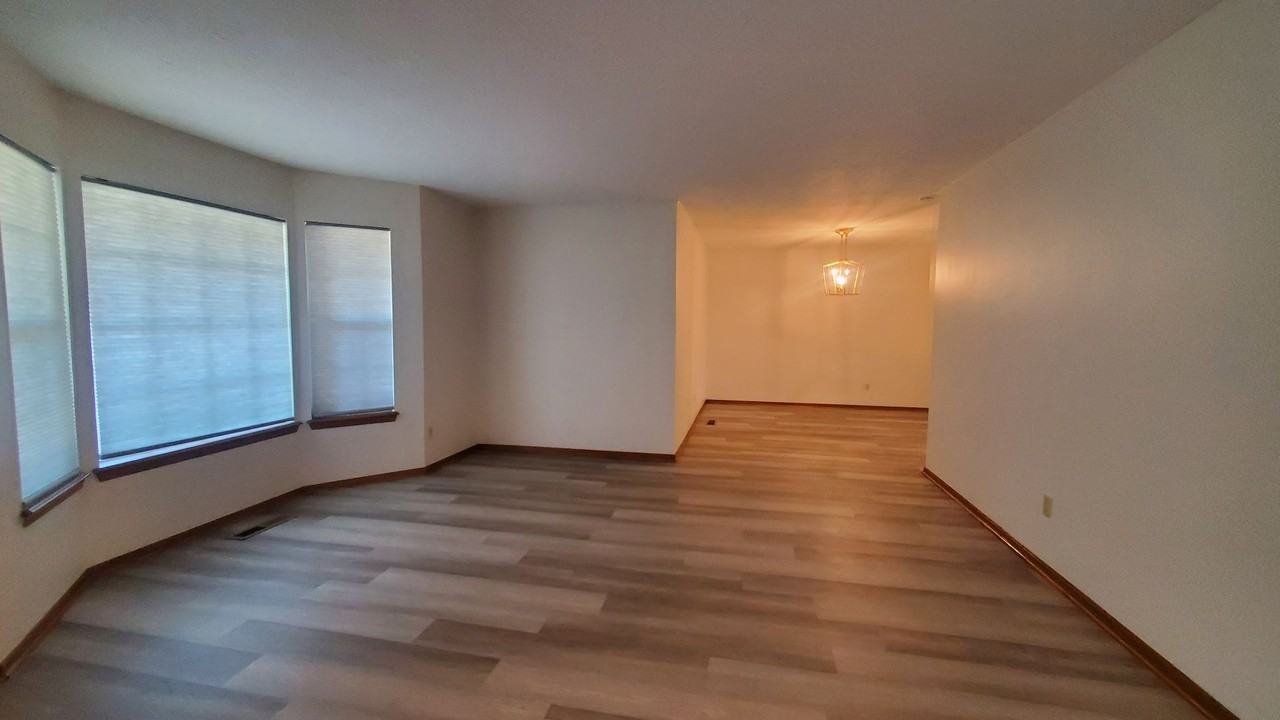 1207 Greenbriar Court - Photo 6 of 27