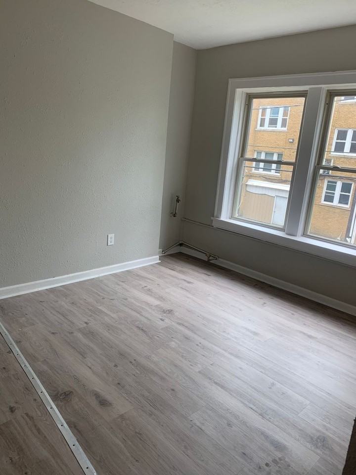 11118 Clifton Blvd - Photo 3 of 10