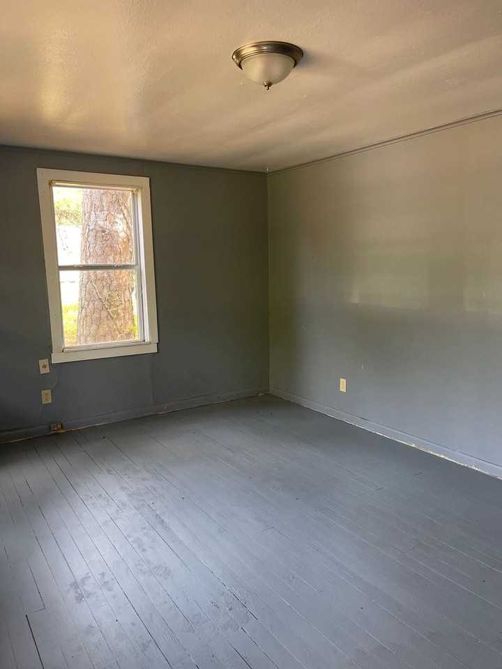 331 W 77th St - Photo 2 of 5