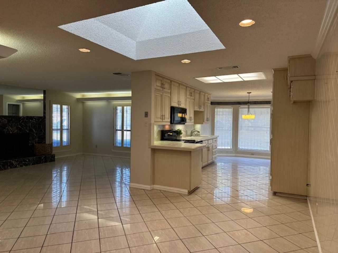 5601 Ledgestone Dr - Photo 3 of 22
