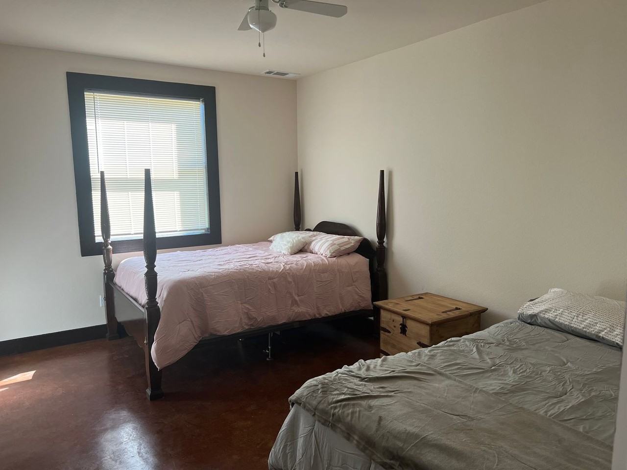 1055 Deer Ln - Photo 5 of 8