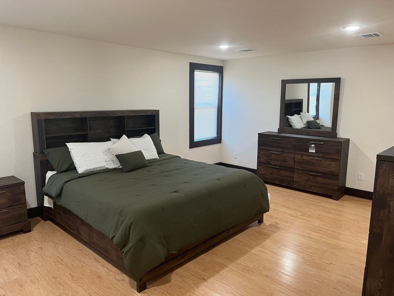 1055 Deer Ln - Photo 6 of 8