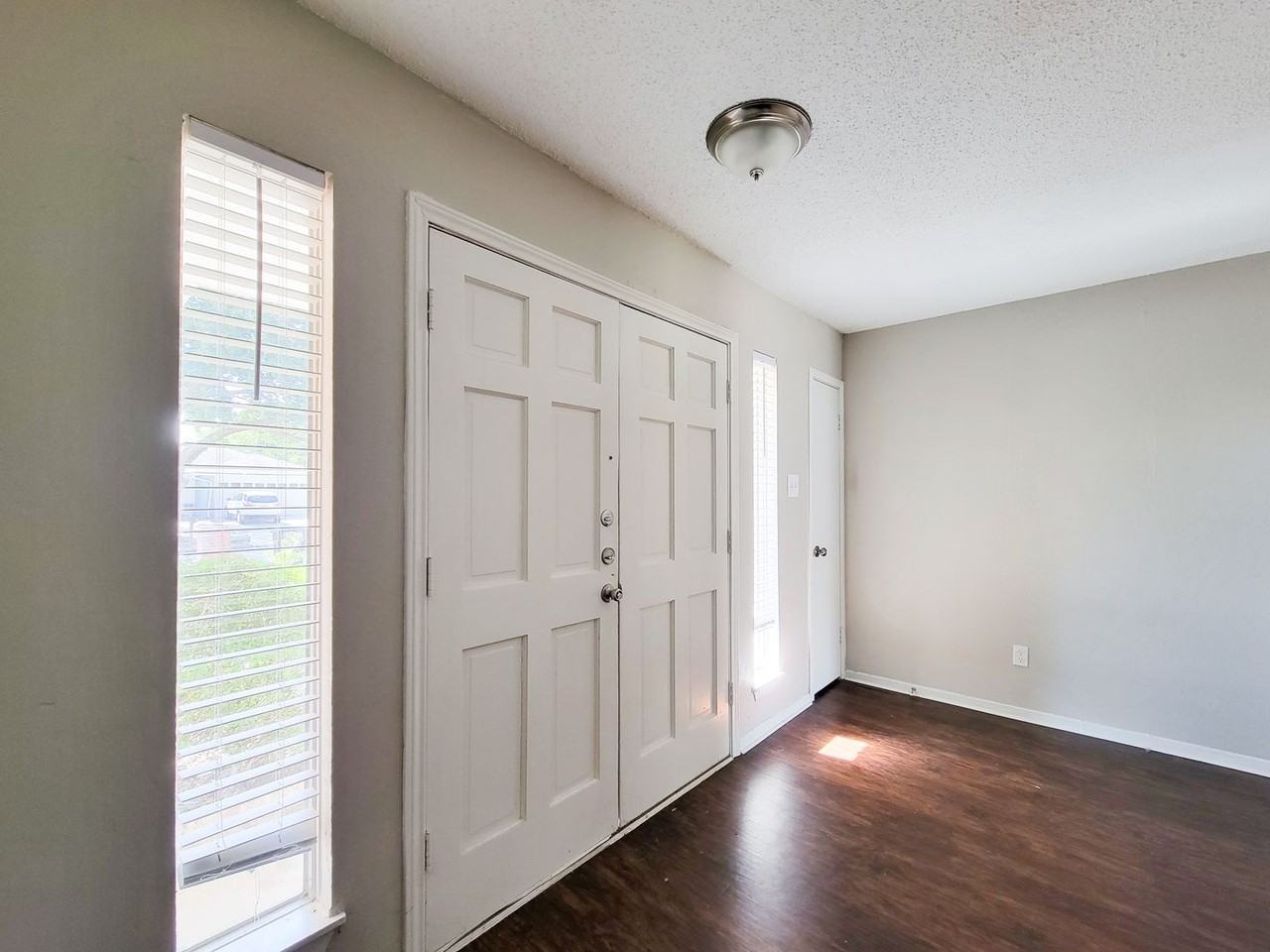 18402 Tall Cypress Dr - Photo 3 of 32