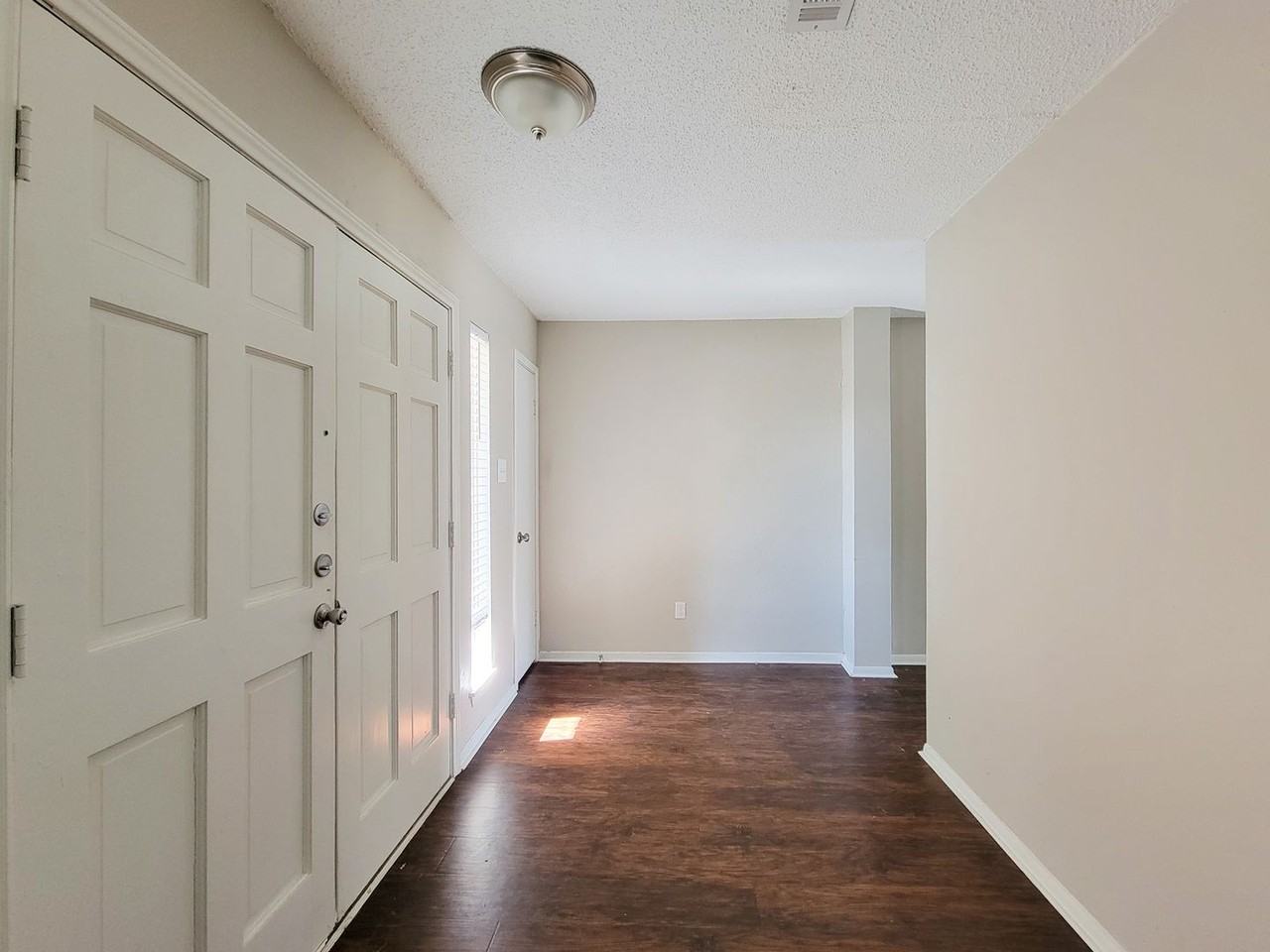 18402 Tall Cypress Dr - Photo 4 of 32