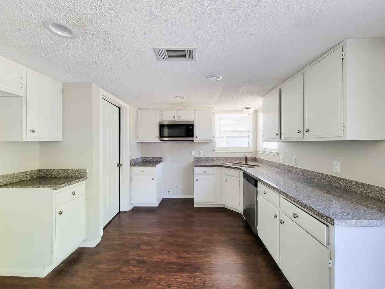 18402 Tall Cypress Dr - Photo 6 of 32