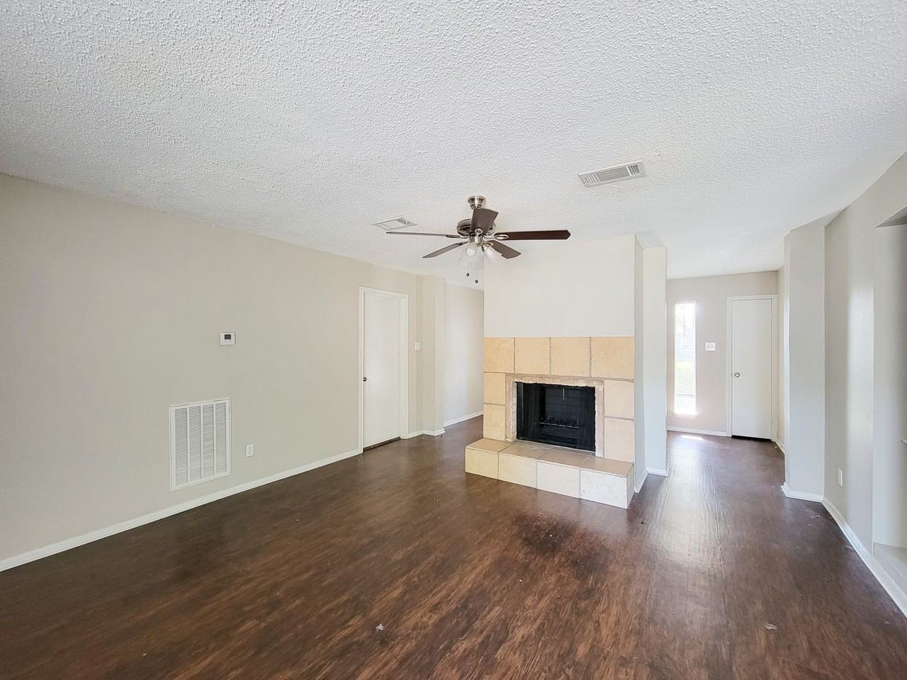 18402 Tall Cypress Dr - Photo 7 of 32