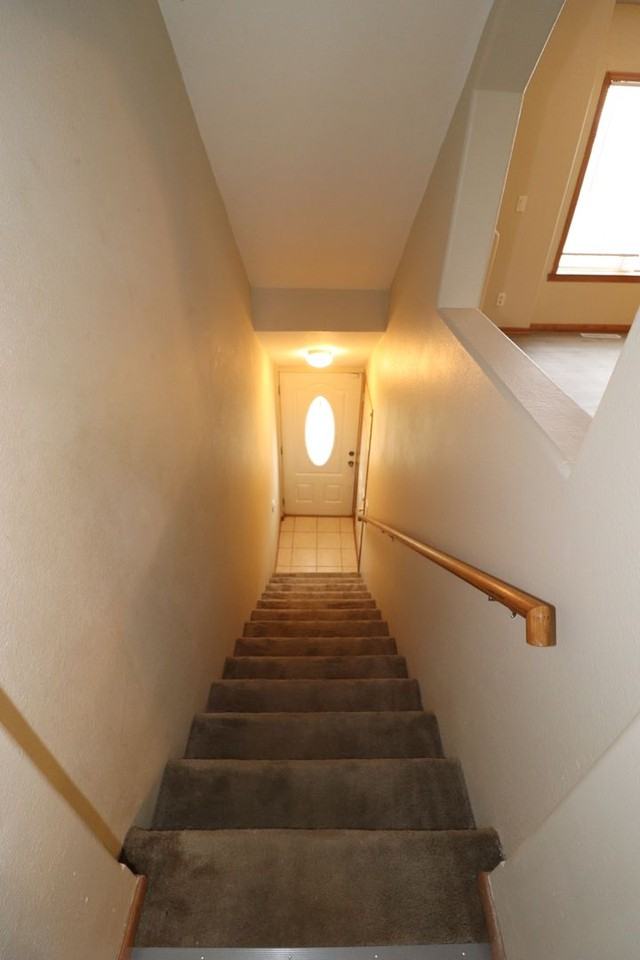 2222 Thompson Dr - Photo 4 of 25