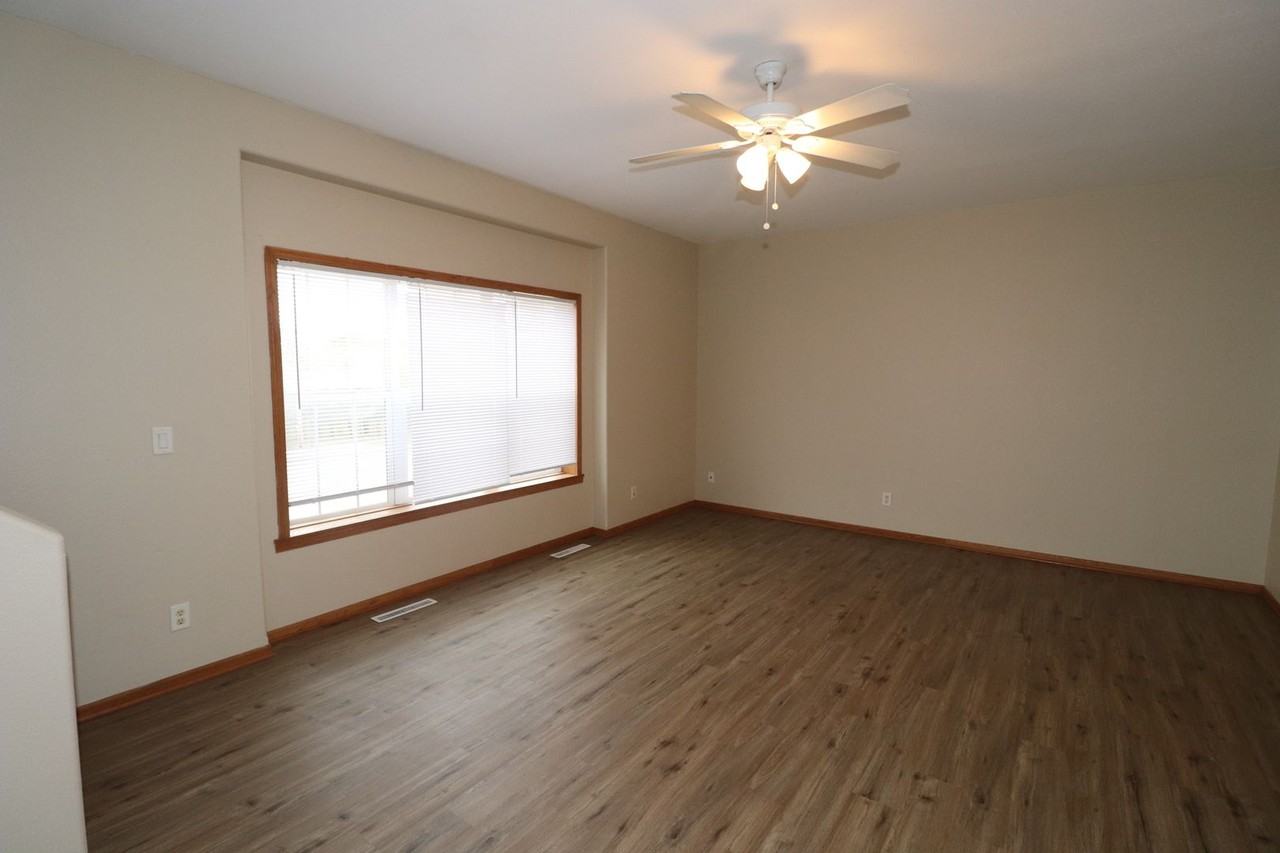 2222 Thompson Dr - Photo 6 of 25