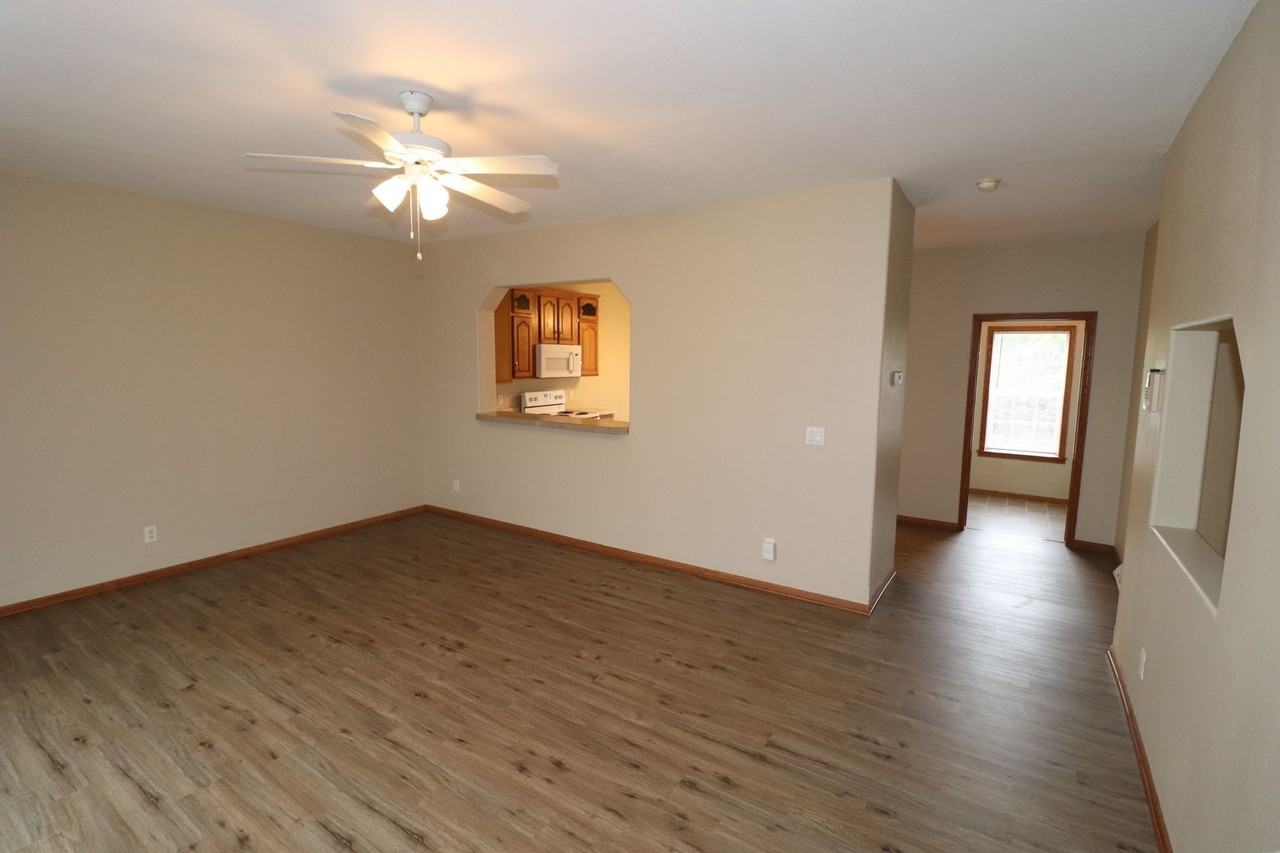 2222 Thompson Dr - Photo 7 of 25