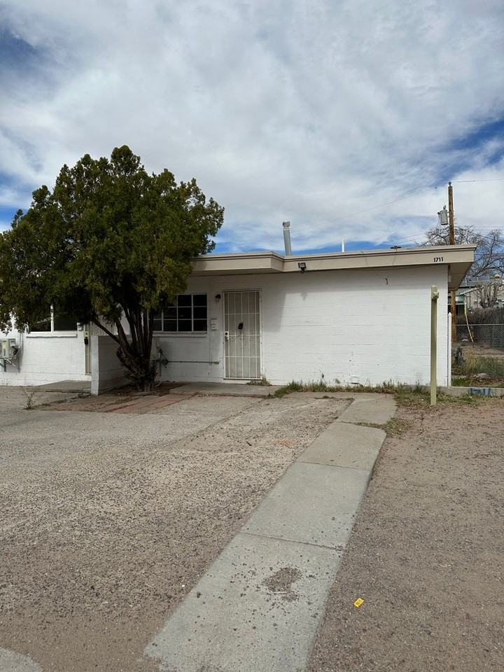 1711 E Idaho Ave, Las Cruces, NM 88001 1 Bedroom House for 650/month