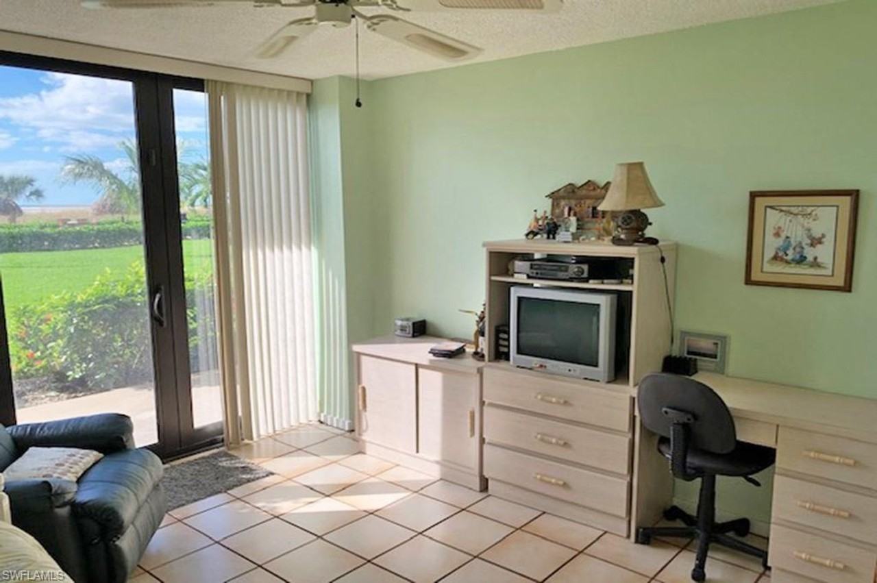 180 Seaview Ct #111 - Photo 3 of 17