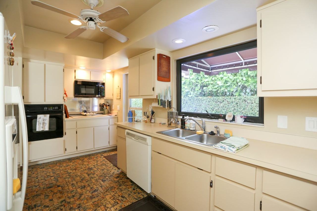 550 3rd Ave N - Photo 2 of 26