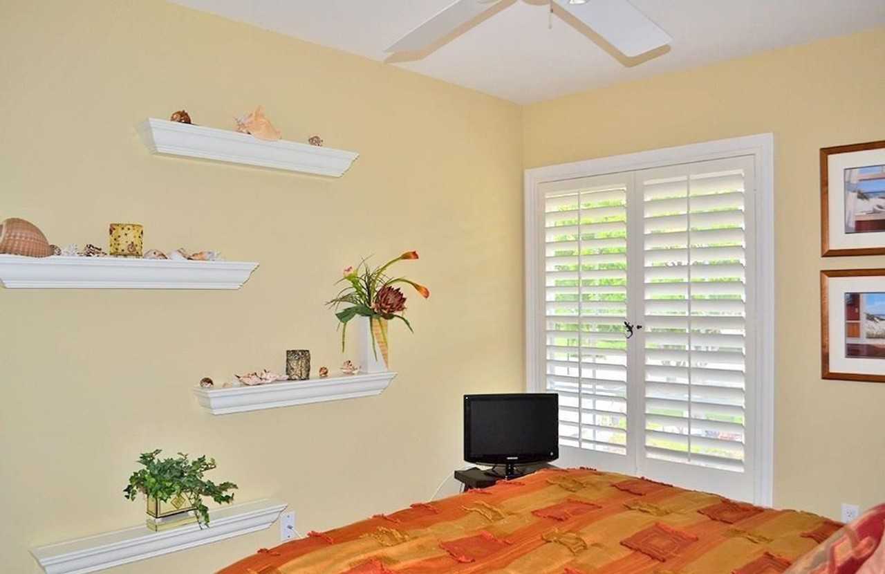 5635 Turtle Bay Dr #6 - Photo 7 of 25