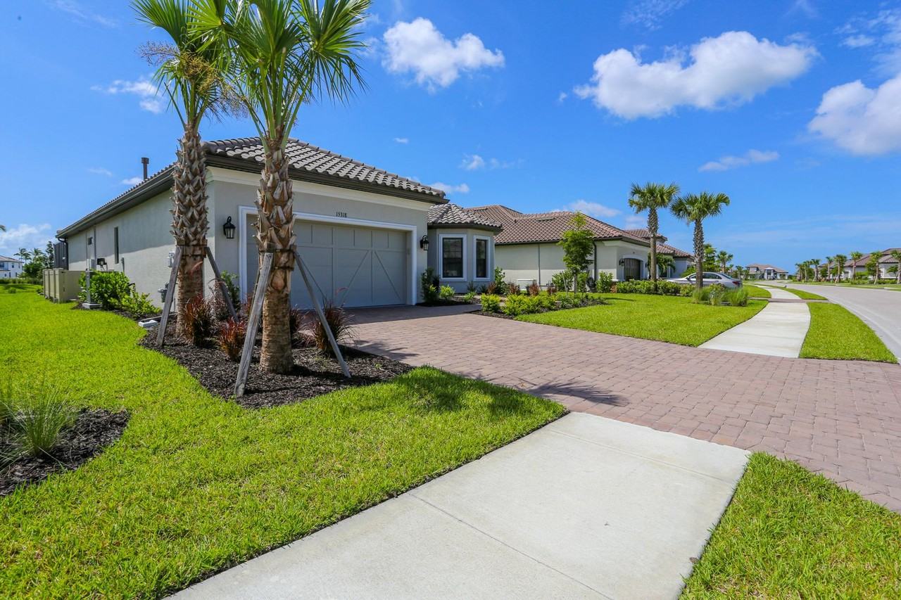 15318 Aprile St - Photo 3 of 50