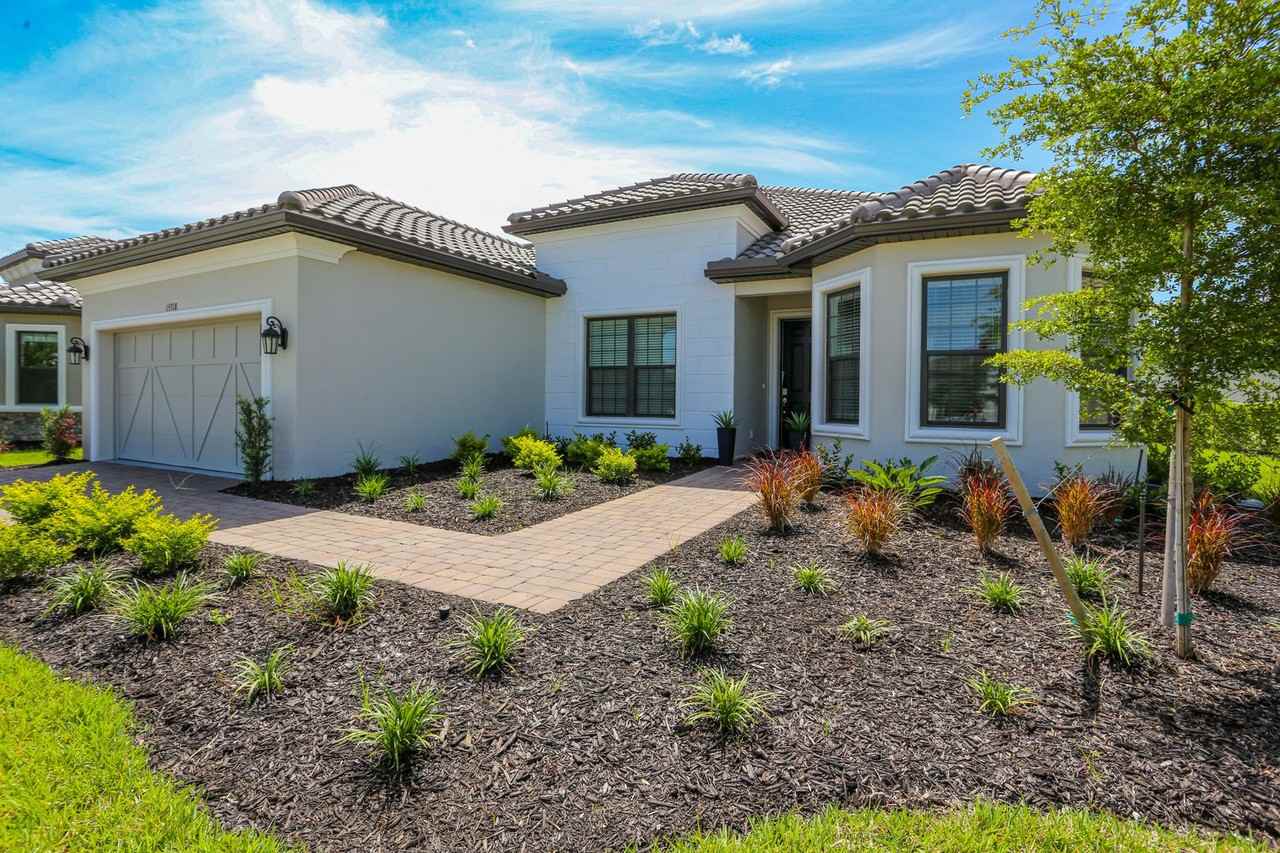 15318 Aprile St - Photo 4 of 50