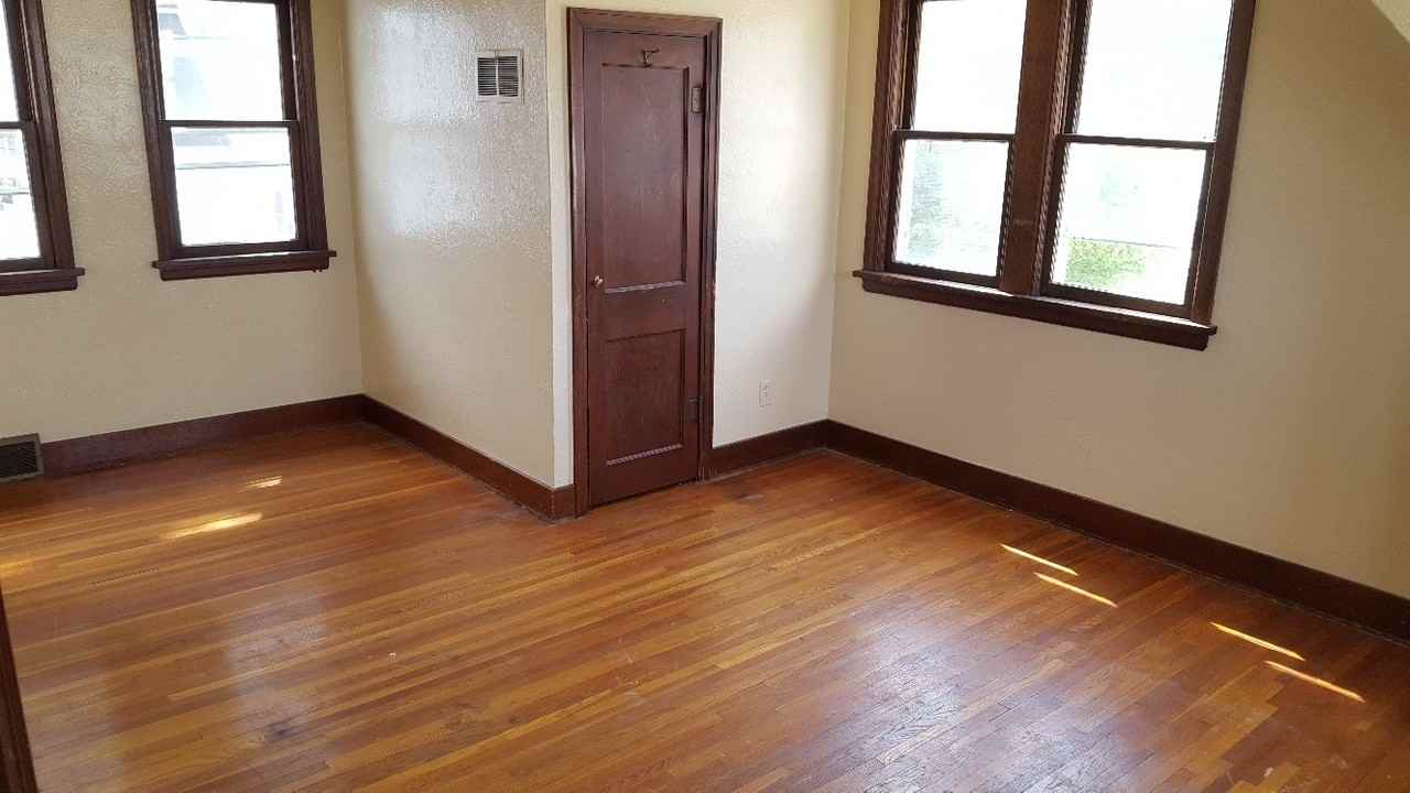 108 2nd St Sw - Photo 5 of 8