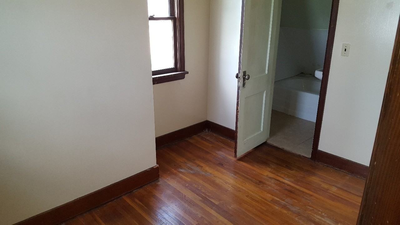 108 2nd St Sw - Photo 6 of 8