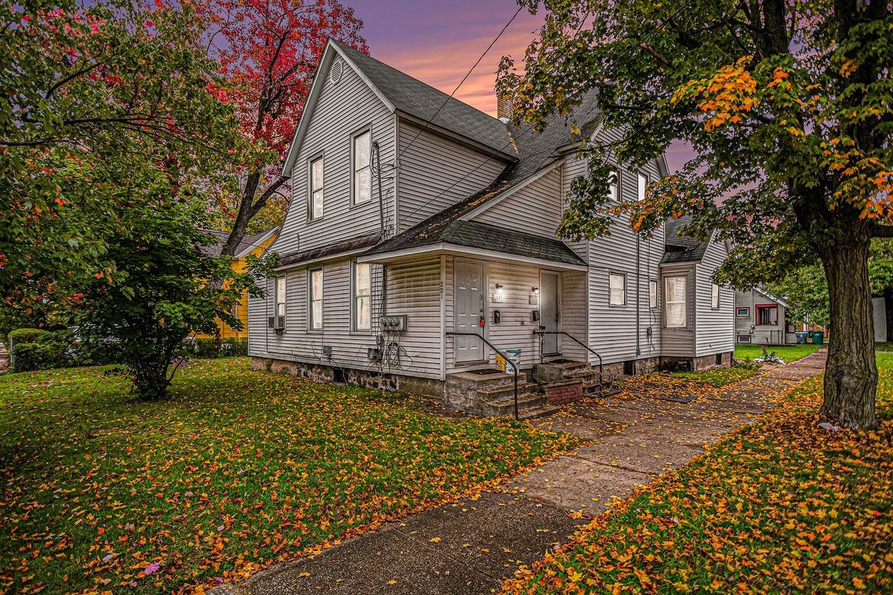 1701 S Park St - Photo 6 of 17