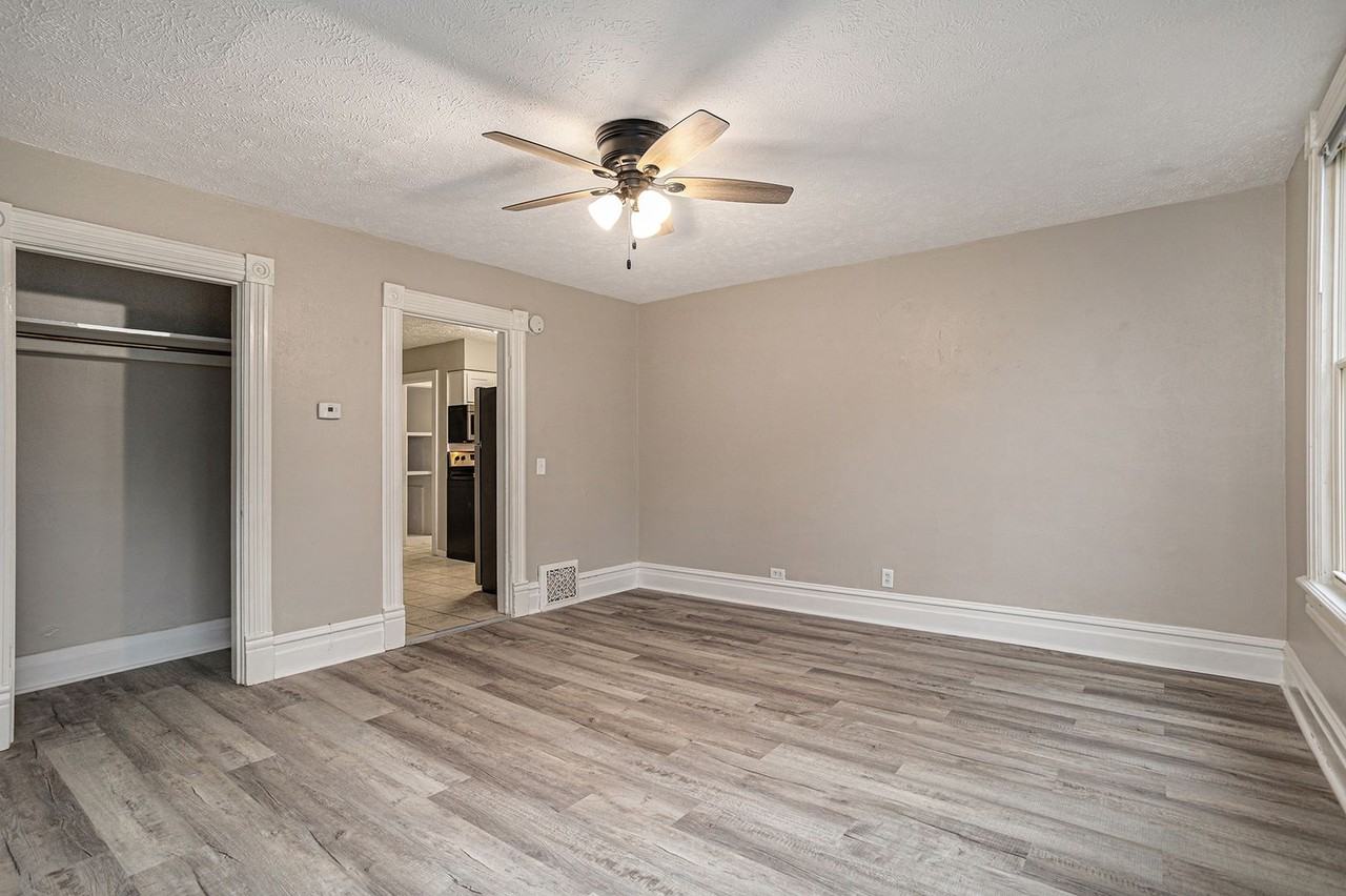 1701 S Park St - Photo 7 of 17