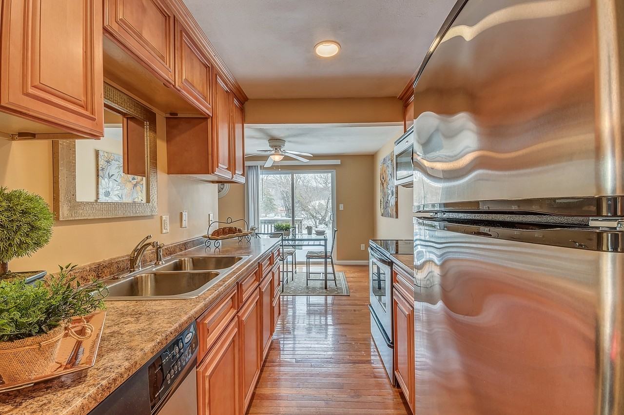 Robert Dr - Photo 6 of 14