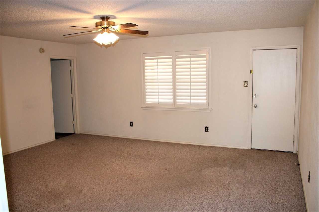 2605 79th St - Photo 2 of 21