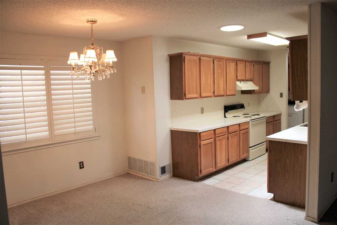 2605 79th St - Photo 3 of 21