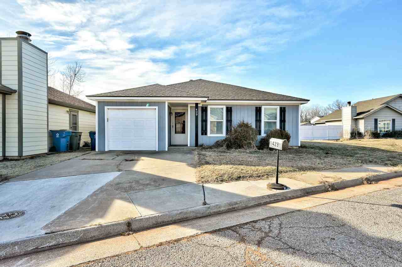 429 Belmont Dr - Photo 2 of 36