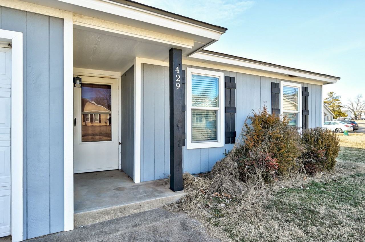 429 Belmont Dr - Photo 4 of 36