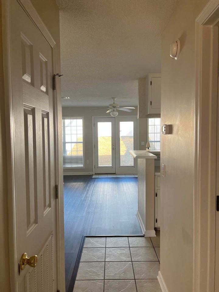 121 S Springview Dr - Photo 2 of 18