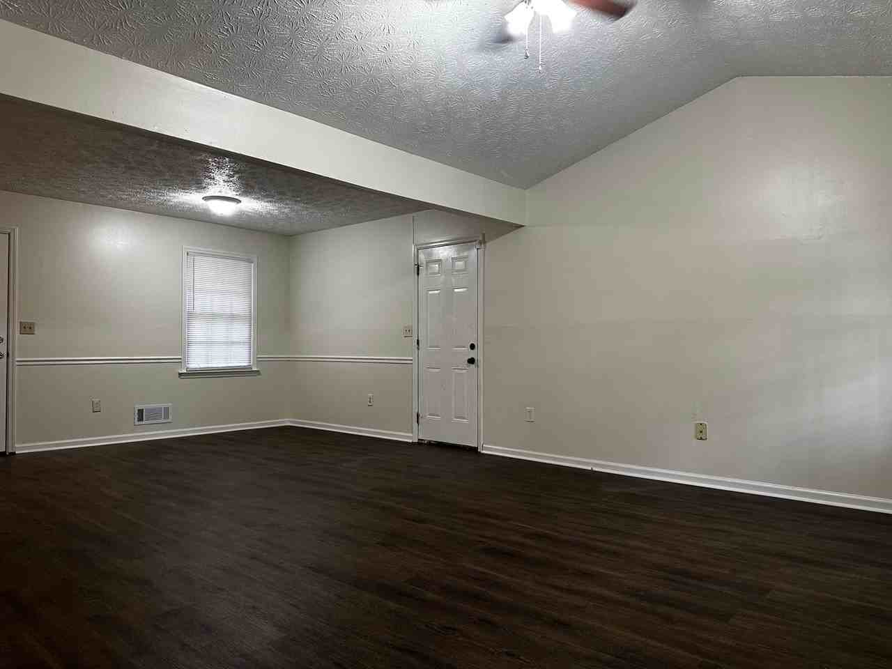 249 Lakeview Dr - Photo 2 of 7