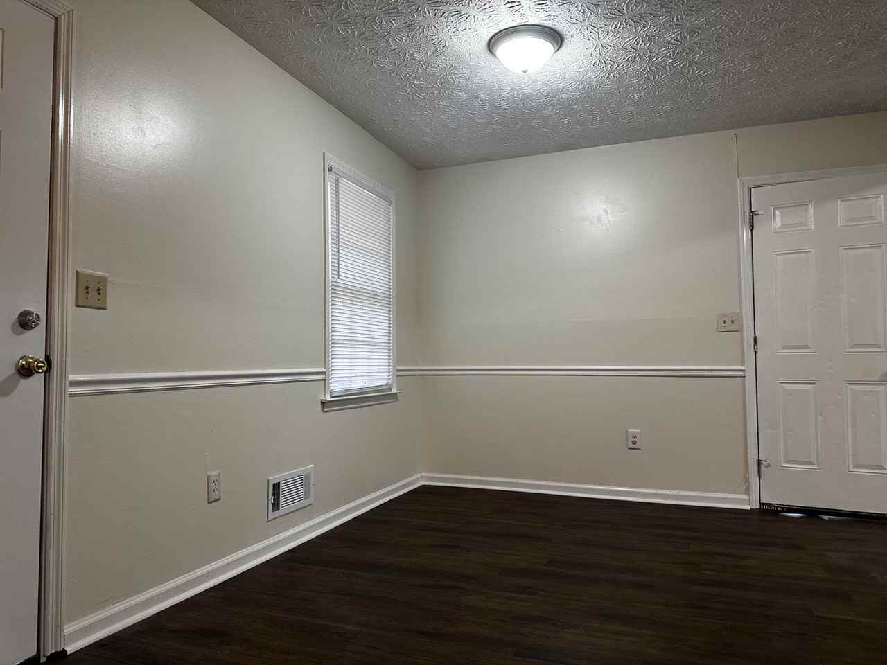 249 Lakeview Dr - Photo 3 of 7