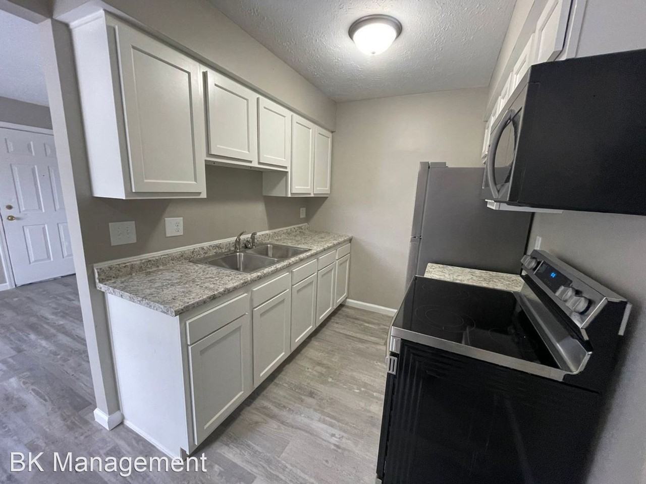 740 Bobtail Ct - Photo 3 of 8