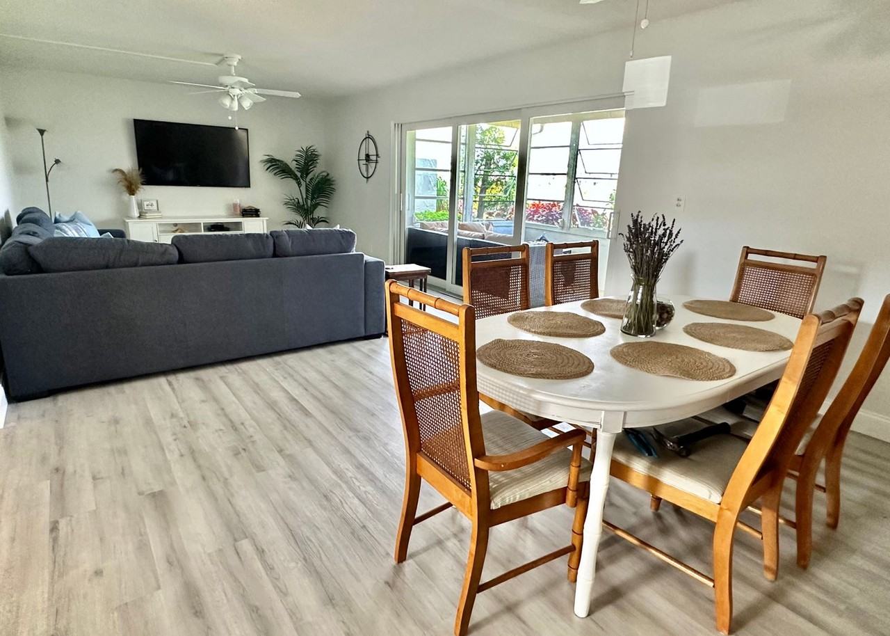 209 Palm Dr #1 - Photo 3 of 24