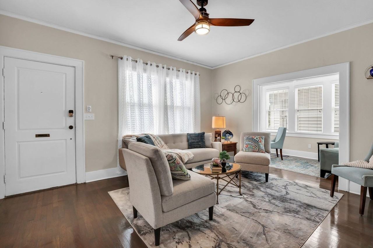 403 E 50th St - Photo 2 of 32