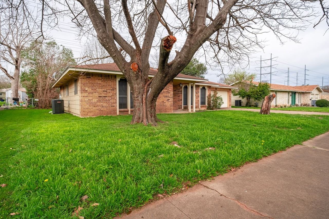 5404 Salem Hill Dr - Photo 3 of 24