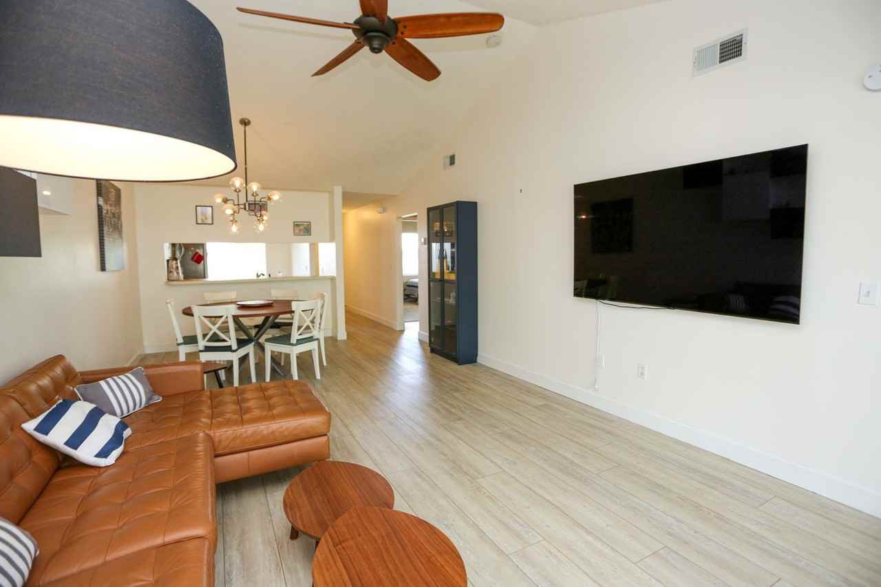 3012 Sandpiper Bay Cir - Photo 2 of 41