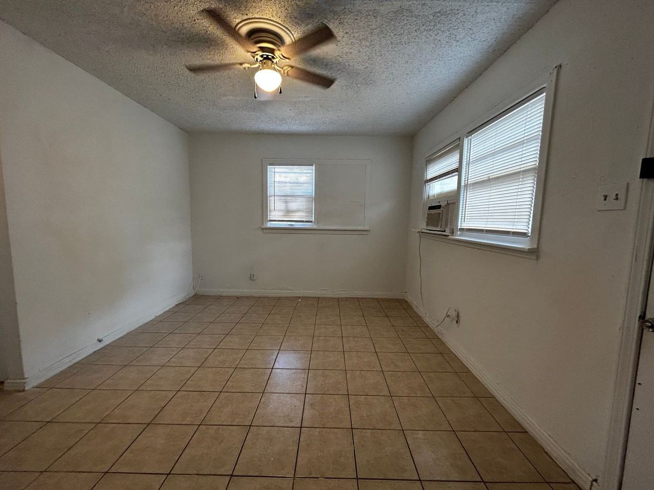 2304 Avenue U - Photo 3 of 8