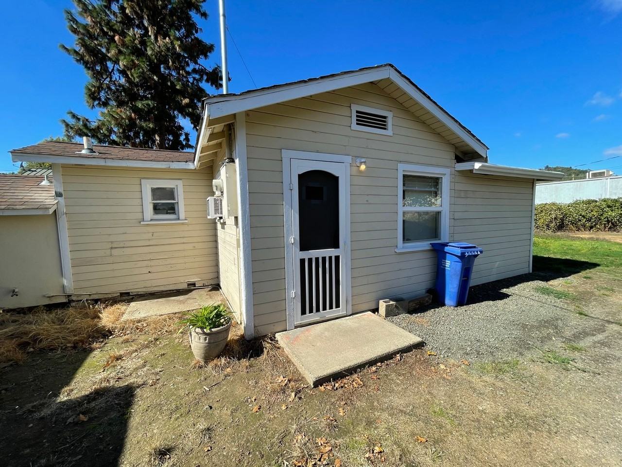 203 Sw Main St - Photo 2 of 9