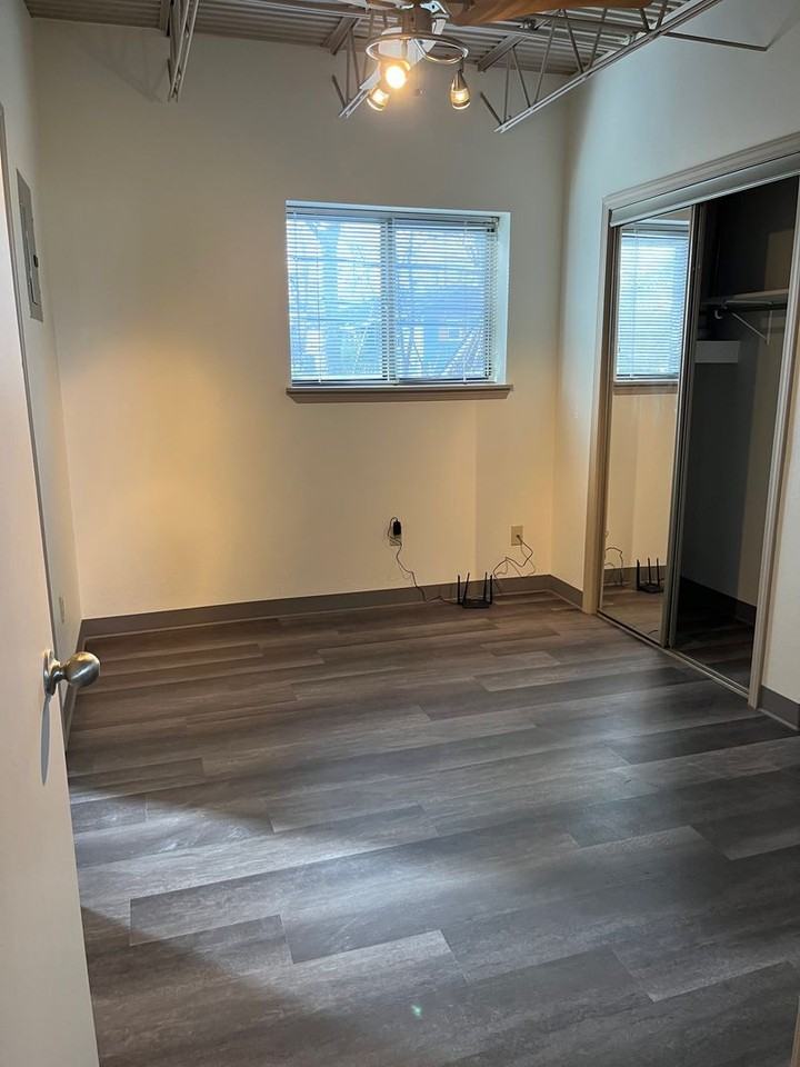 111 W Morgan St - Photo 4 of 5