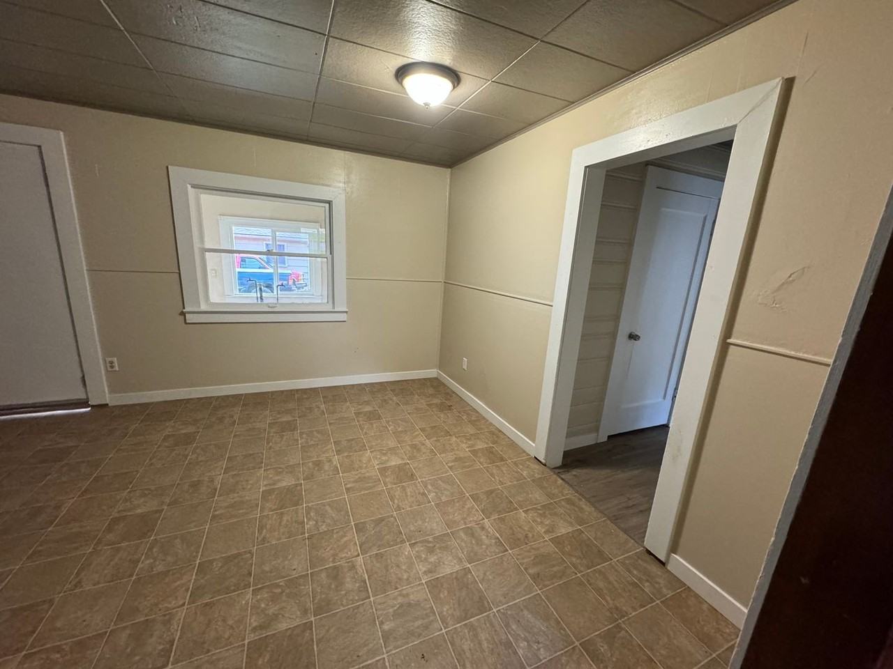312 Ne Broadway St - Photo 2 of 11