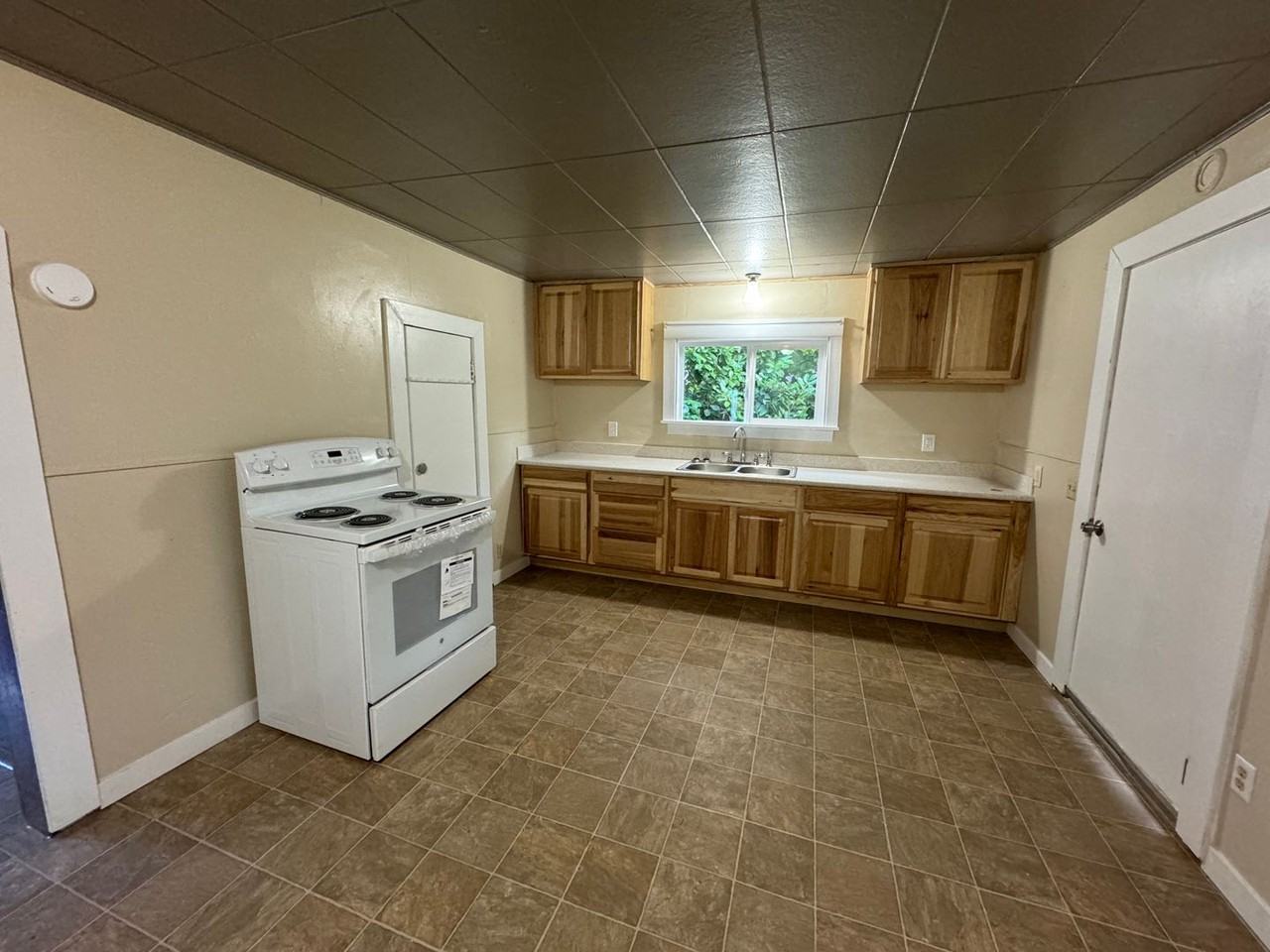 312 Ne Broadway St - Photo 3 of 11