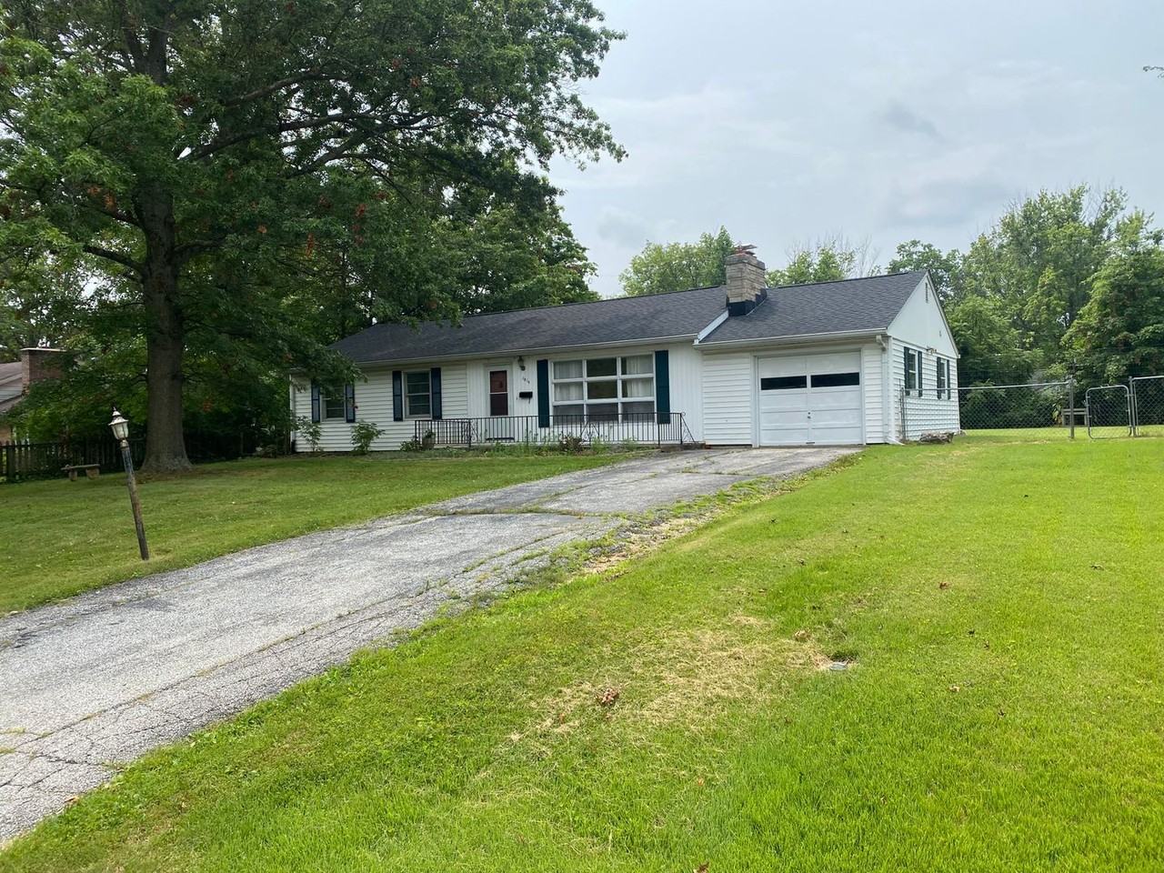 1814 E Southdowns Dr - Photo 3 of 11