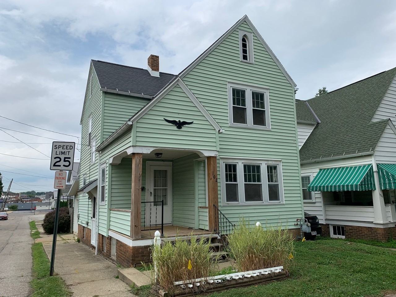 102 E Walnut St - Photo 2 of 24