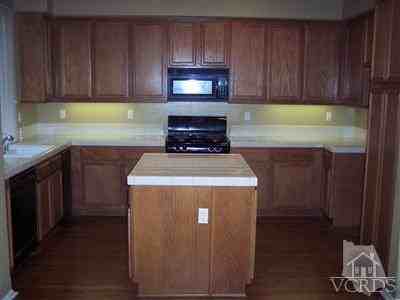 1310 Hacienda Dr - Photo 3 of 6