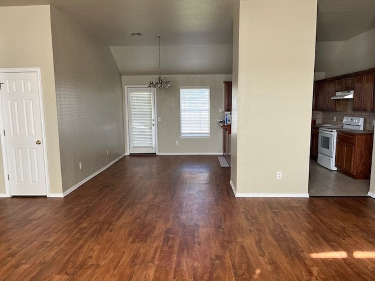 1731 Concord Dr - Photo 3 of 8