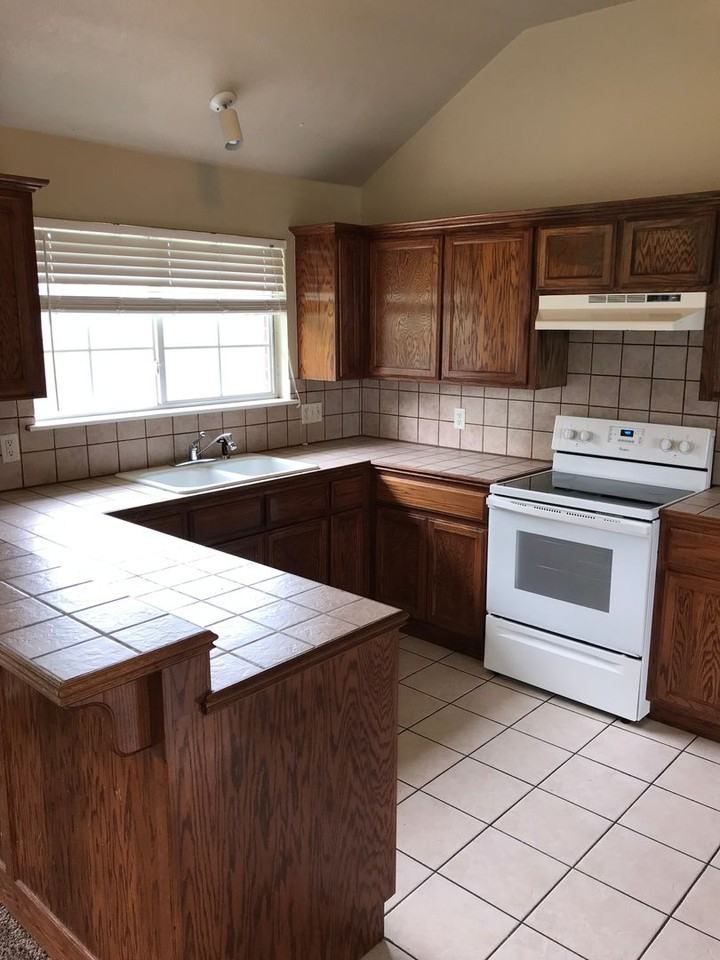 1731 Concord Dr - Photo 4 of 8