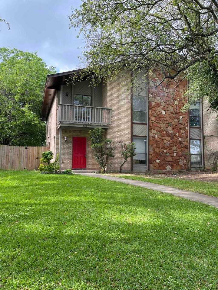 502 E Belt Line Rd #B - Photo 2 of 11